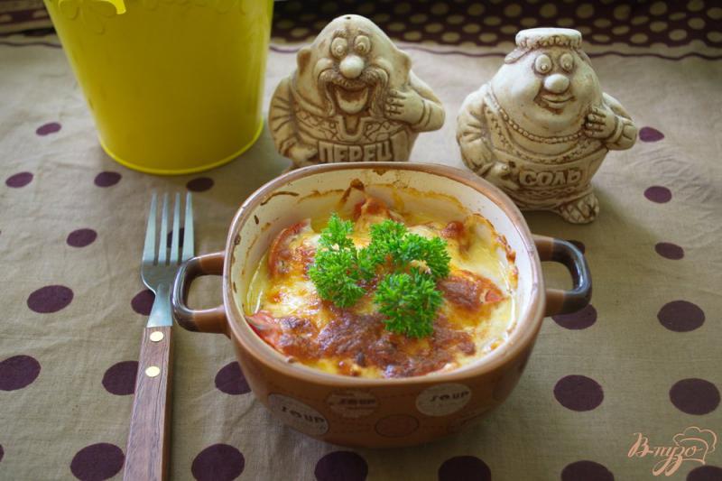 Фото приготовление рецепта: Запеченная грудка с помидорами и сыром шаг №6