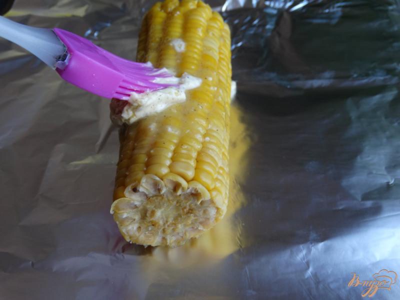 Фото приготовление рецепта: Кукуруза запеченная в масле с розмарином шаг №9