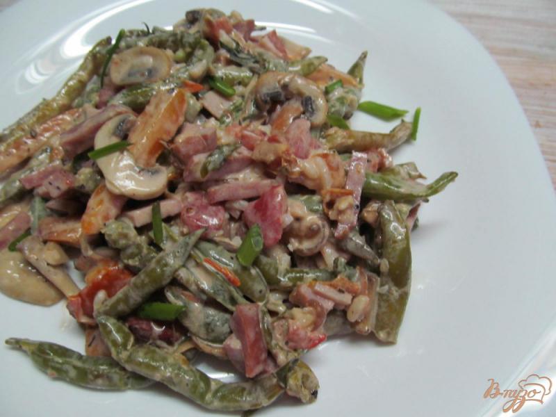 Фото приготовление рецепта: Салат из фасоли с шампиньоном шаг №7
