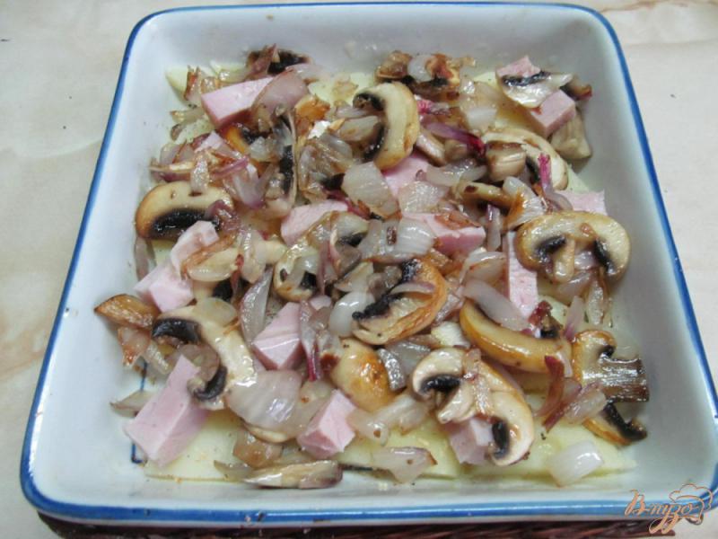 Фото приготовление рецепта: Запеканка из картофеля с шампиньонами шаг №5
