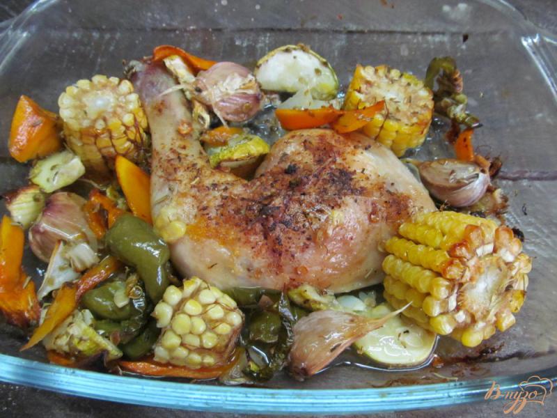 Фото приготовление рецепта: Куриные окорока в овощах шаг №3