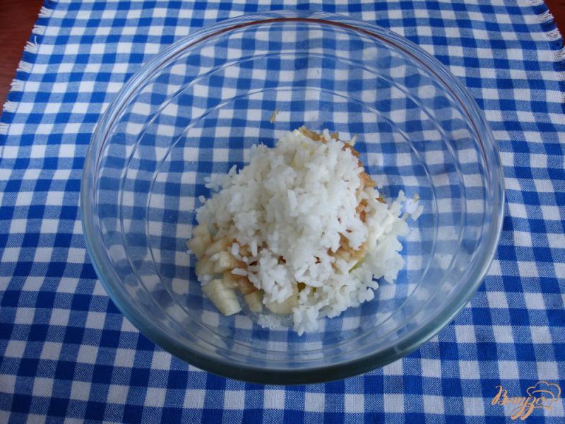 Фото приготовление рецепта: Творожная запеканка с рисом и фруктами на пар шаг №5