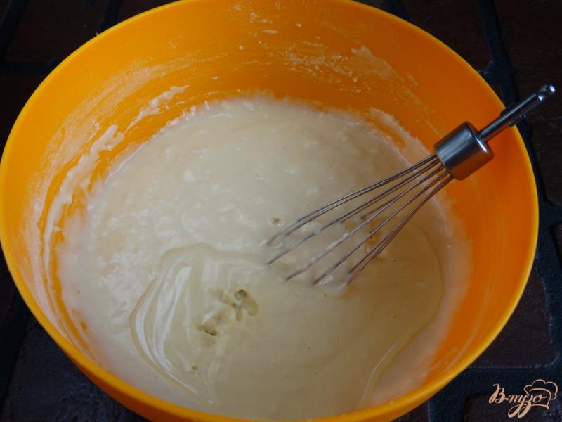 Фото приготовление рецепта: Фруктовый пирог-перевертыш в мультиварке шаг №4