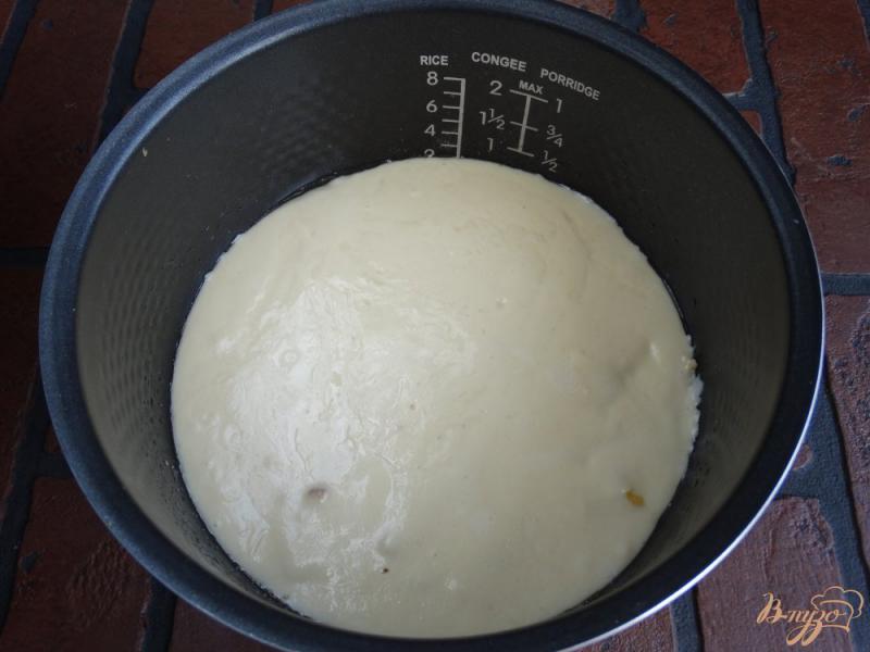 Фото приготовление рецепта: Фруктовый пирог-перевертыш в мультиварке шаг №7