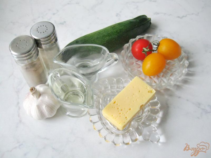 Фото приготовление рецепта: Салат из цуккини с помидорами черри шаг №1