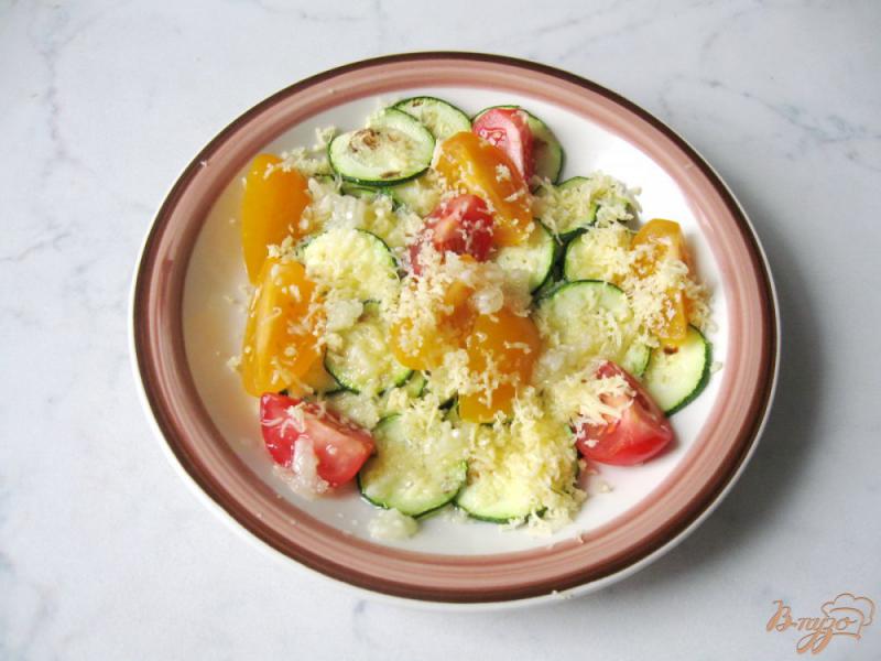 Фото приготовление рецепта: Салат из цуккини с помидорами черри шаг №8