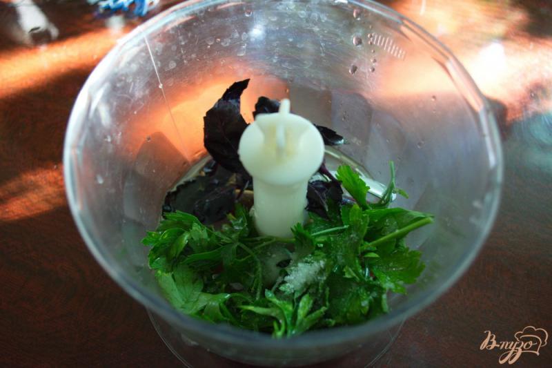 Фото приготовление рецепта: Помидорный салат с моцареллой и бальзамиком шаг №4