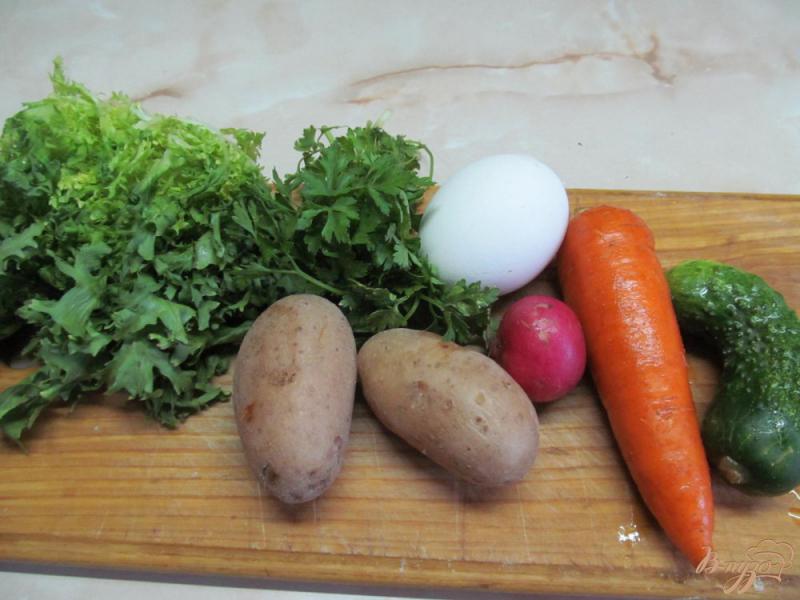 Фото приготовление рецепта: Салат из молодых овощей и яйиц шаг №1