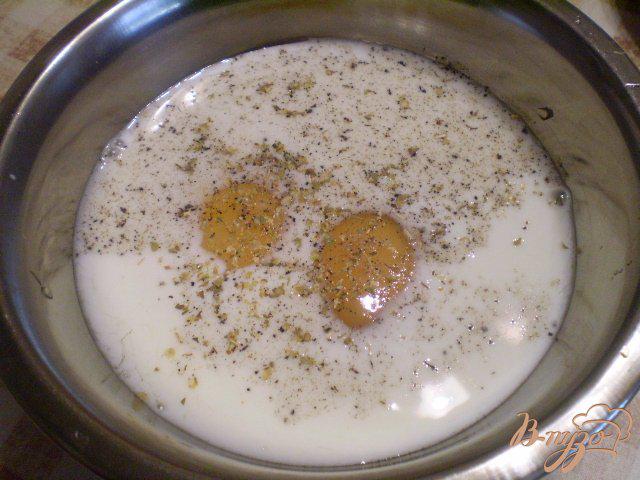 Фото приготовление рецепта: Картофельная запеканка с сыром и помидорами шаг №3