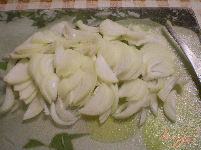 Фото приготовление рецепта: Картофельная запеканка с сыром и помидорами шаг №5