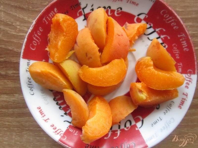 Фото приготовление рецепта: Куриное филе с абрикосами шаг №2
