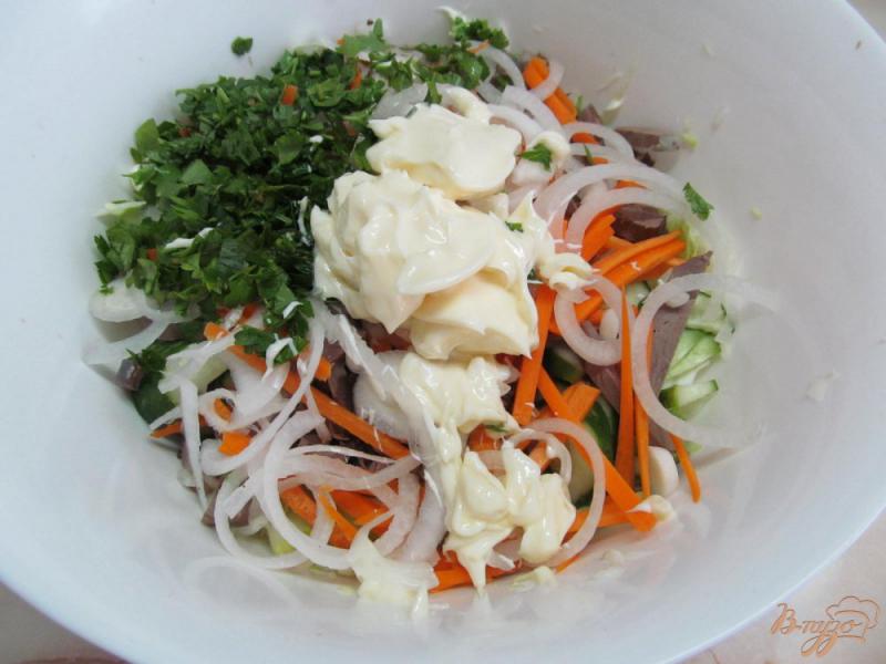 Фото приготовление рецепта: Сердечный салат из капусты шаг №7