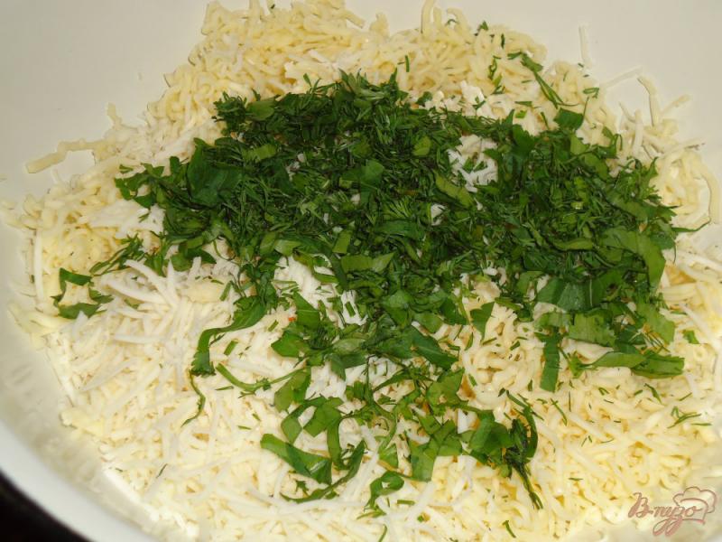 Фото приготовление рецепта: Яичный рулет с сыром и зеленью шаг №1