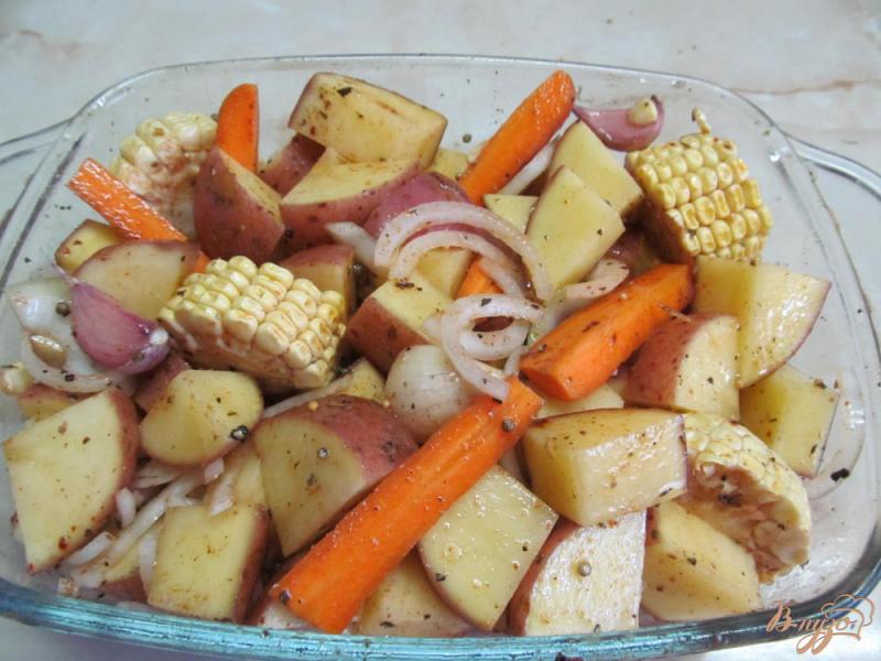 Фото приготовление рецепта: Деревенский картофель с чесноком шаг №3