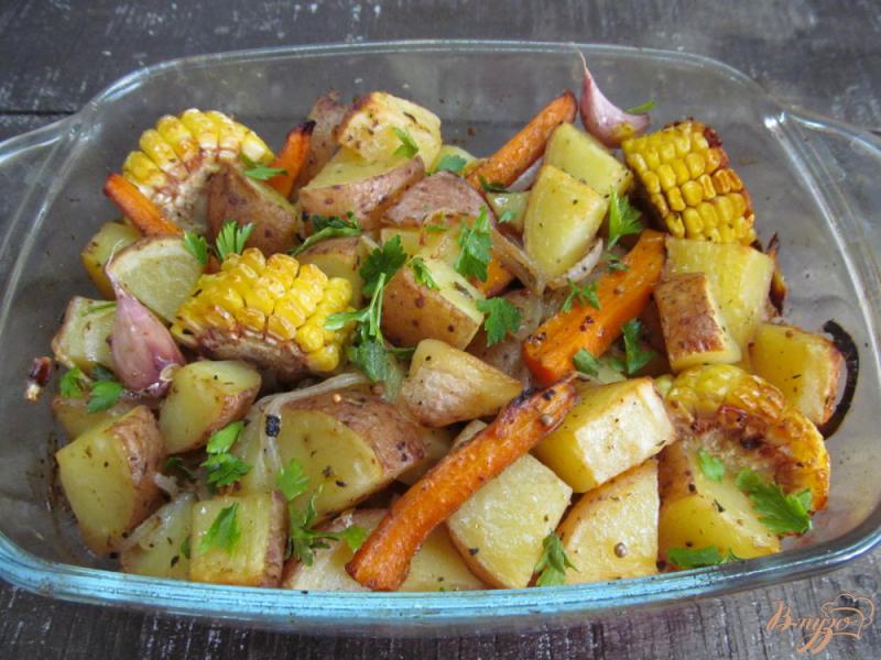 Фото приготовление рецепта: Деревенский картофель с чесноком шаг №5