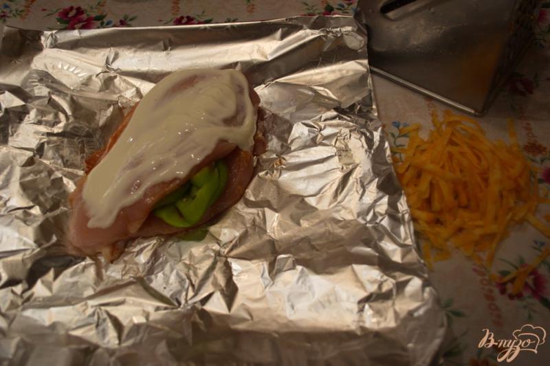Фото приготовление рецепта: Куриное филе, фаршированное перцем шаг №3