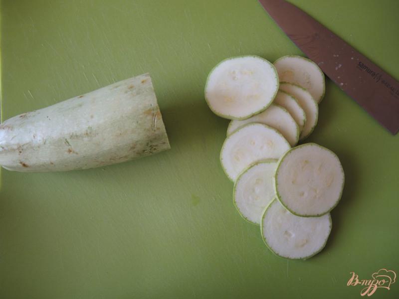 Фото приготовление рецепта: Башенки из кабачков и помидоров шаг №1