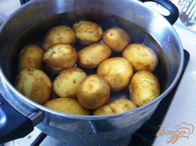 Фото приготовление рецепта: Пряный, острый картофель запеченный в пакете шаг №1