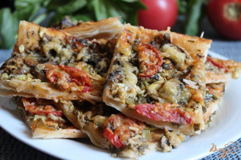 Фото приготовление рецепта: Овощная пицца с грибами и сыром шаг №11