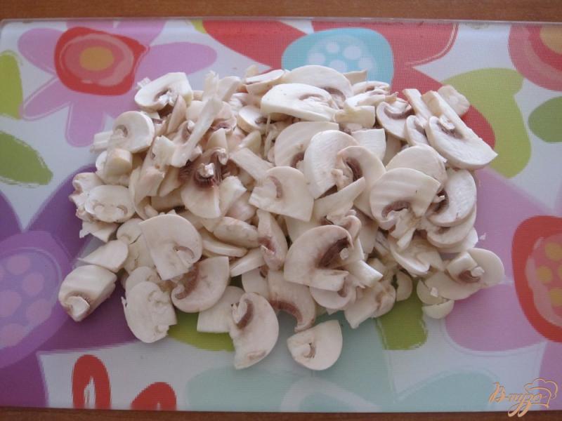 Фото приготовление рецепта: Салат с грибами в тарталетках шаг №3
