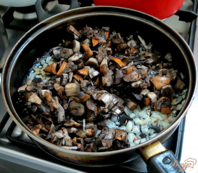 Фото приготовление рецепта: Голубцы с лесными грибами шаг №7