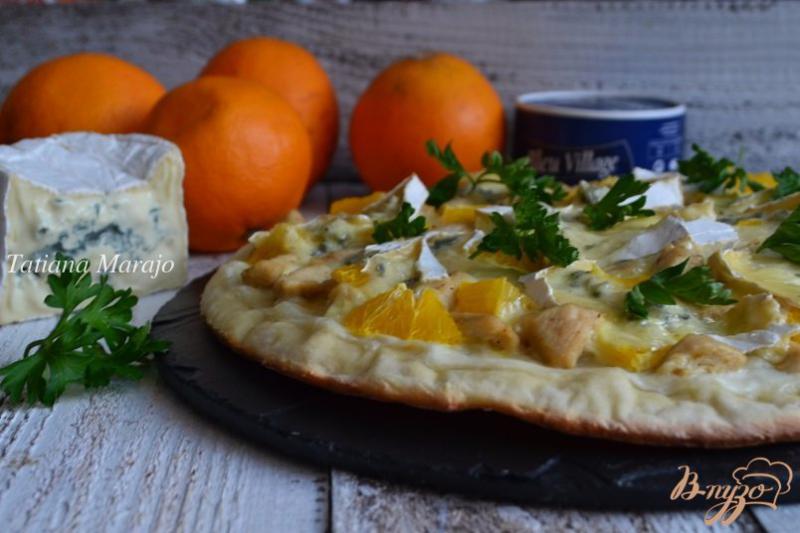 Фото приготовление рецепта: Закусочная лепешка с куриным мясом и апельсинами шаг №6