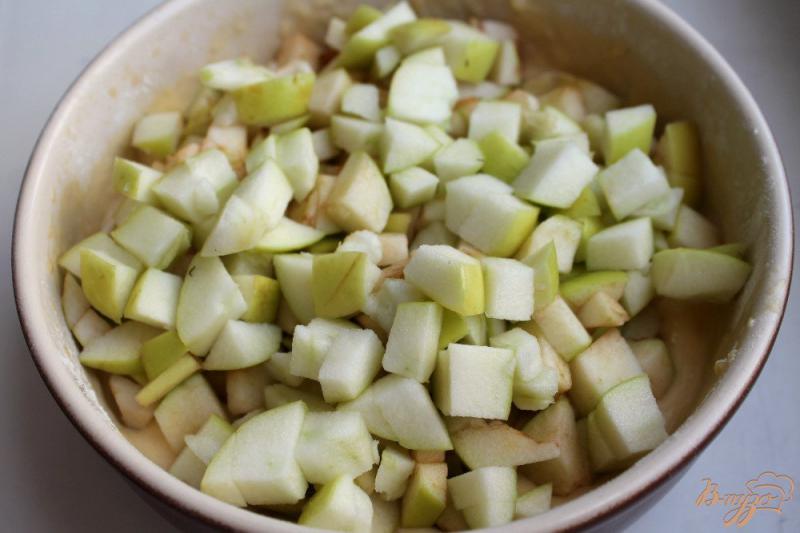 Фото приготовление рецепта: Яблочные оладьи в духовке шаг №5