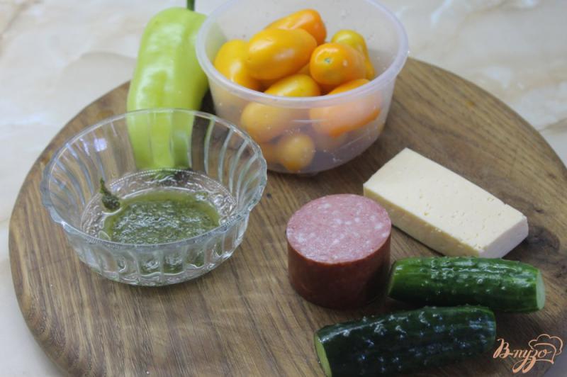 Фото приготовление рецепта: Салат с овощами и соусом песто шаг №1