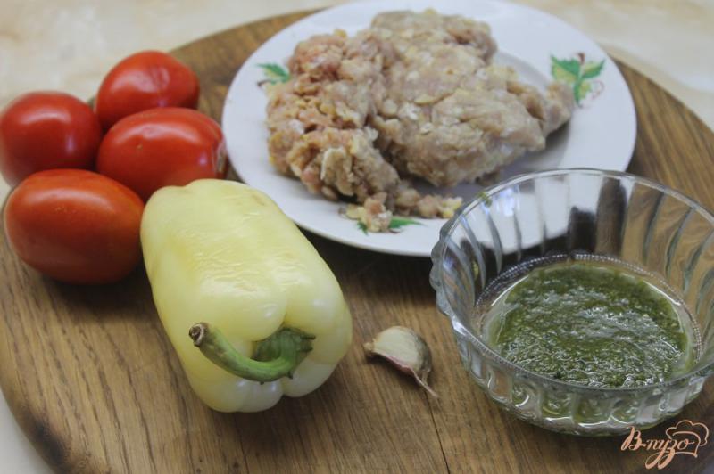 Фото приготовление рецепта: Мини котлеты с овощами и соусом песто шаг №1