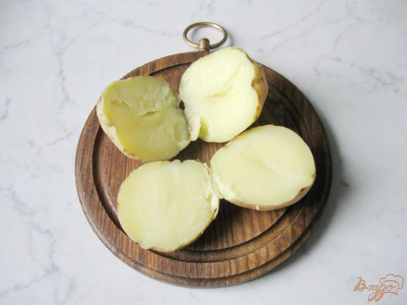Фото приготовление рецепта: Картофель фаршированный овощами и салом шаг №2