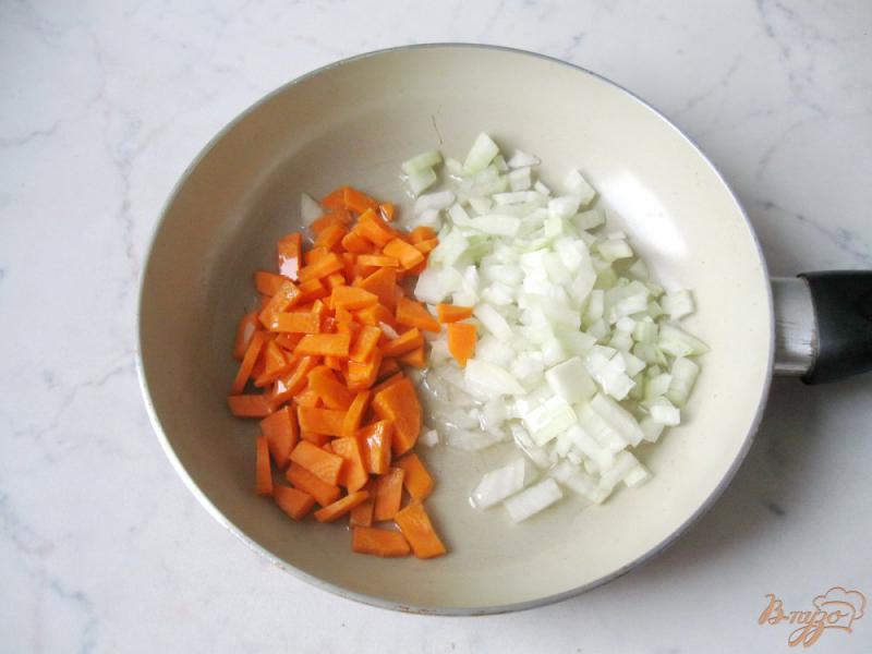 Фото приготовление рецепта: Картофель фаршированный овощами и салом шаг №7