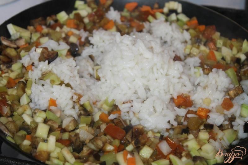 Фото приготовление рецепта: Рис с летними овощами шаг №5