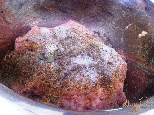 Фото приготовление рецепта: Куриные котлеты в томатном соусе шаг №1