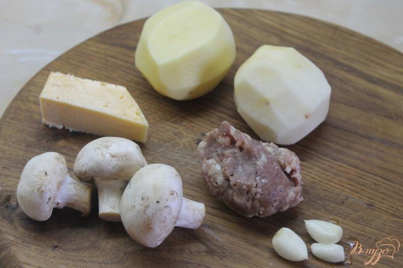 Фото приготовление рецепта: Деруны с мясом и грибами под сыром в горшочке шаг №1