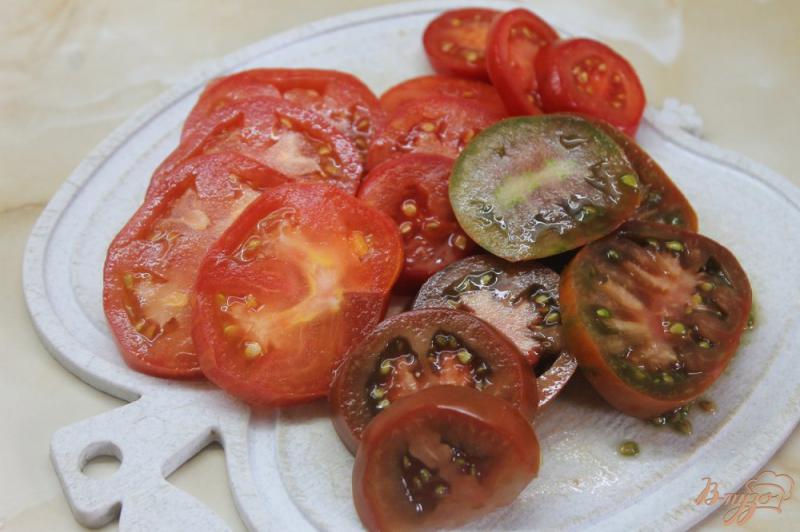 Фото приготовление рецепта: Фокачча с помидорами и оливками шаг №2