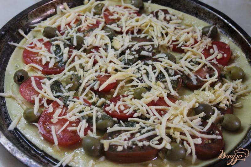 Фото приготовление рецепта: Фокачча с помидорами и оливками шаг №6