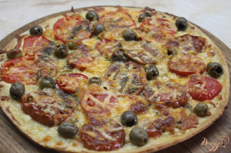 Фото приготовление рецепта: Фокачча с помидорами и оливками шаг №7