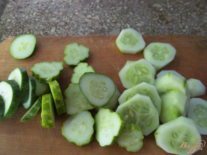 Фото приготовление рецепта: Салат из огурцов на зиму шаг №2