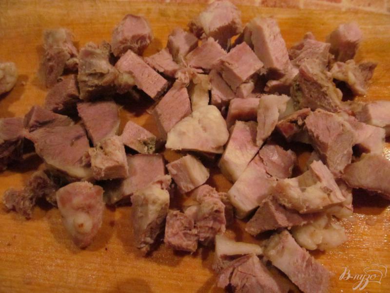 Фото приготовление рецепта: Блины фаршированные отваренным мясом с овощами шаг №1