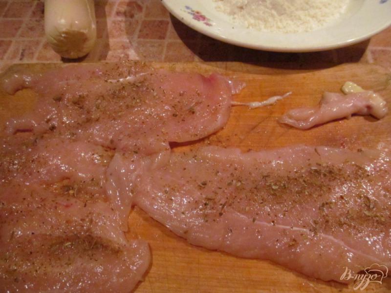 Фото приготовление рецепта: Куриное филе фаршированное зеленью с сыром шаг №1