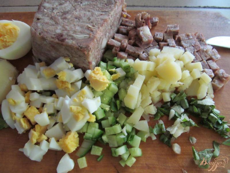 Фото приготовление рецепта: Помидор фаршированный салатом шаг №2