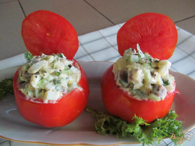 Фото приготовление рецепта: Помидор фаршированный салатом шаг №5