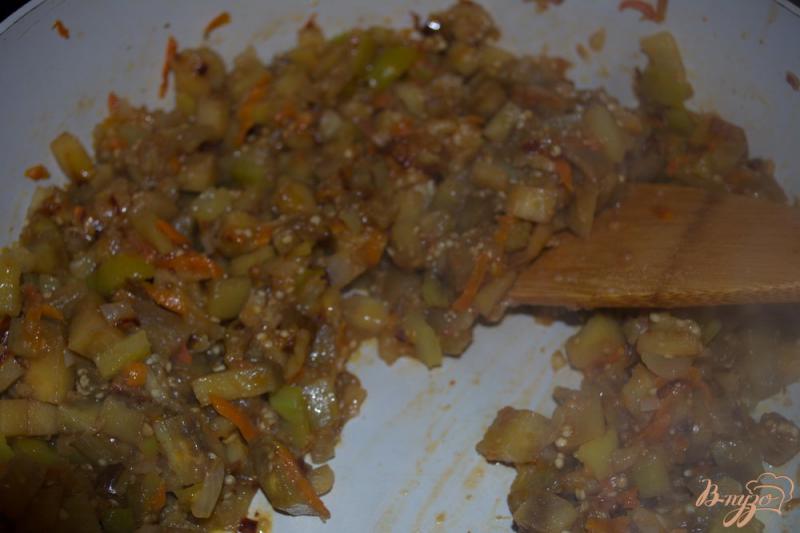 Фото приготовление рецепта: Овощной гарнир из баклажана и помидор шаг №5
