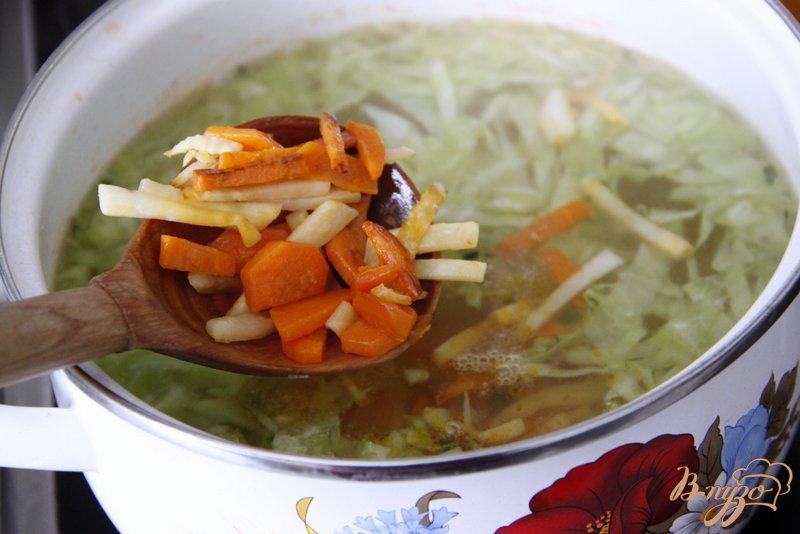 Фото приготовление рецепта: Овощной суп с куриными  фрикадельками шаг №4