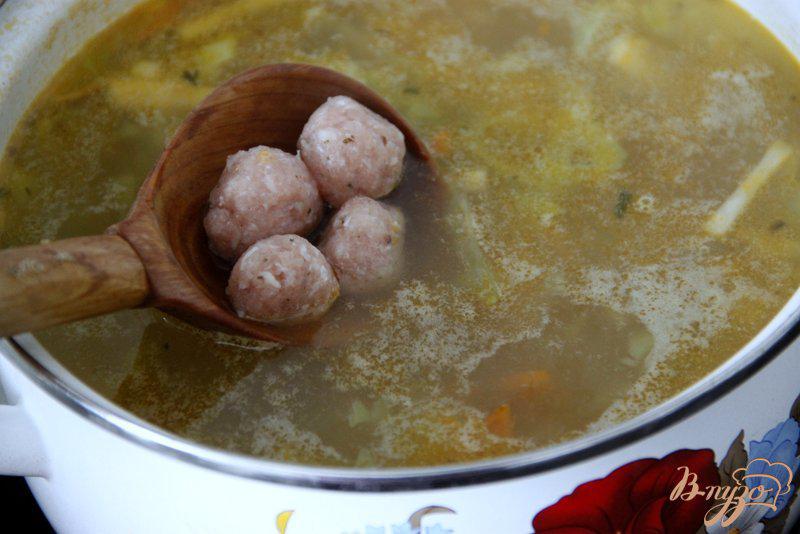 Фото приготовление рецепта: Овощной суп с куриными  фрикадельками шаг №7