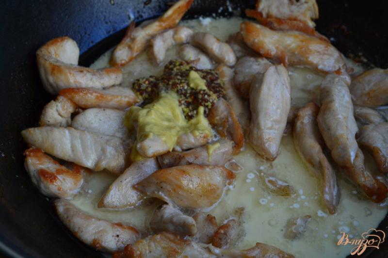 Фото приготовление рецепта: Куриное мясо в горчичном соусе шаг №3