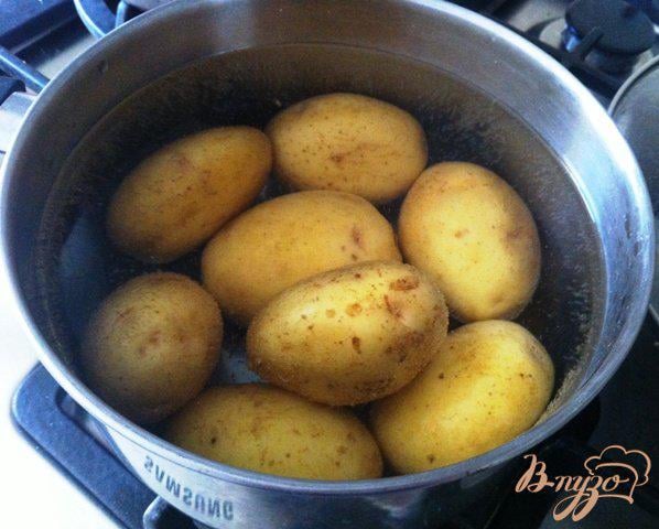Фото приготовление рецепта: Салат картофельный с ветчиной шаг №1