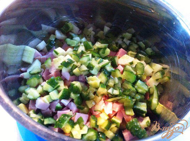 Фото приготовление рецепта: Салат картофельный с ветчиной шаг №6
