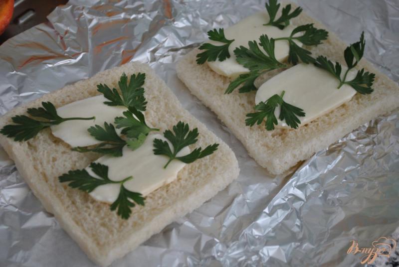 Фото приготовление рецепта: Сендвич с грибами и моцареллой шаг №6