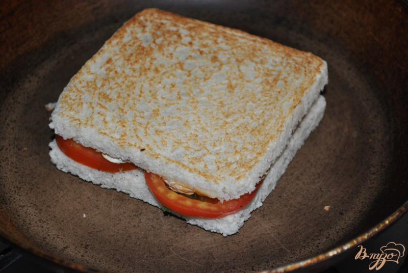 Фото приготовление рецепта: Сендвич с грибами и моцареллой шаг №9